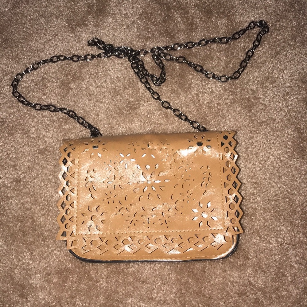 Small brown purse with pattern front